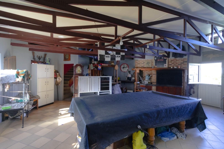 6 Bedroom Property for Sale in Sandbaai Western Cape